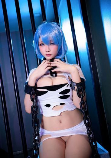 欧美女士正装_高清在线播放