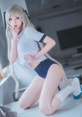 欧美年轻女模特_1080高清在线观看